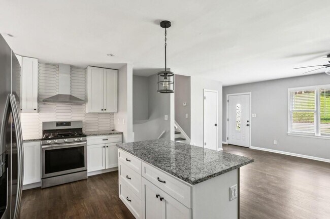 Building Photo - 2647 Hatfield Cir SE