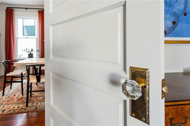 Building Photo - 95 Vannoy St SE