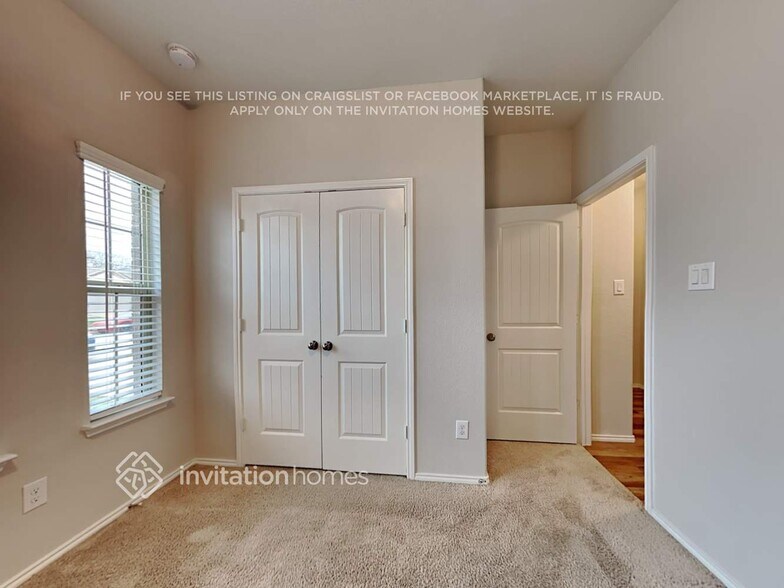 Building Photo - 1790 Alamandine Ave