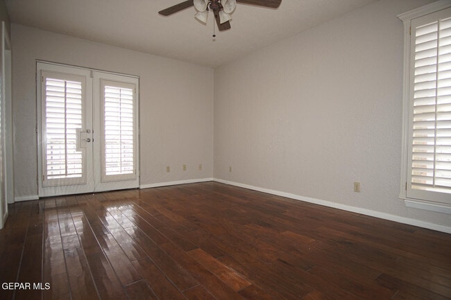 Building Photo - 4433 N Stanton St