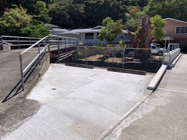 Building Photo - Pauoa Valley- utilities included!