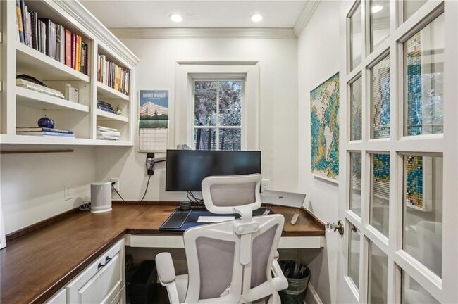 Building Photo - 2415 Oldfield Rd NW