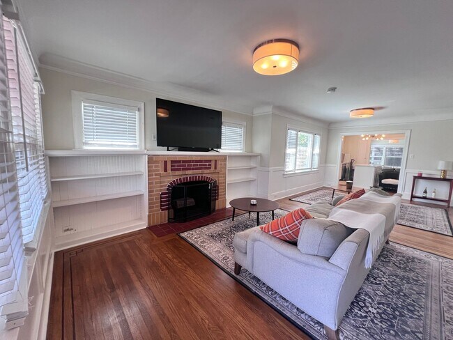 Building Photo - Fully Updated Home in San Leandro Available for Rent!!