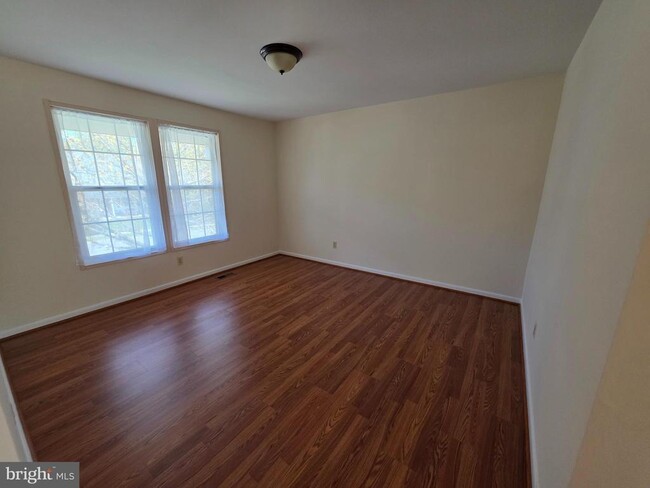 Building Photo - 6013 Harvester Ct