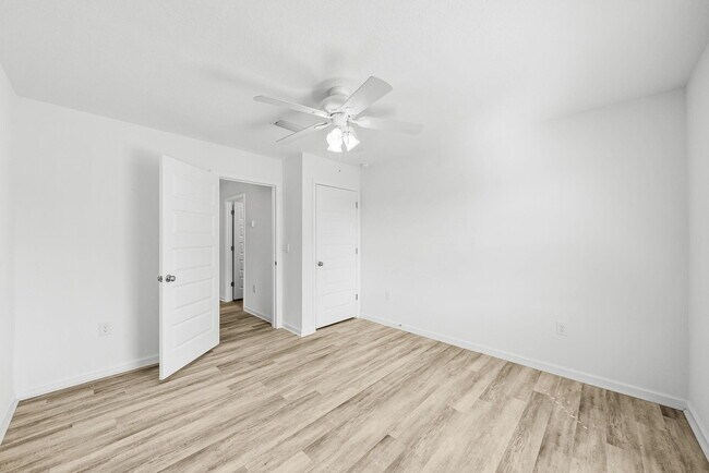 Building Photo - 39 Riverwalk Xing