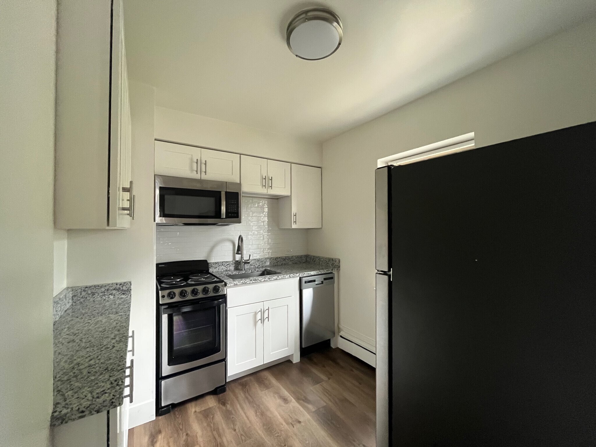 Building Photo - 1560 N Prospect Ave