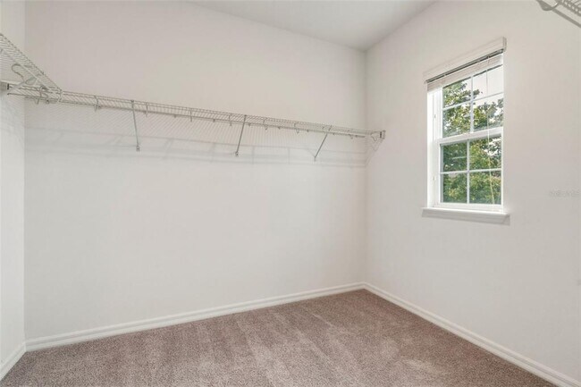 Building Photo - 9377 Meadow Hunt Way