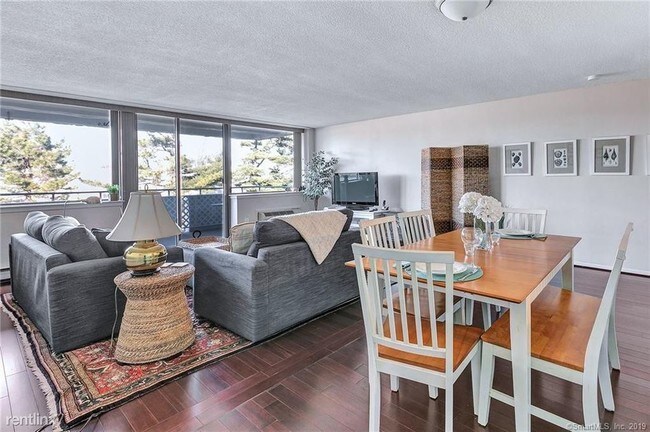 Building Photo - 1 br, 1 bath - 1460 Elm St