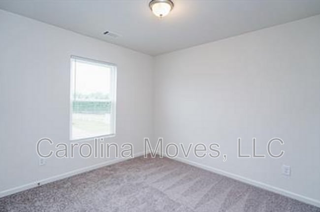 Building Photo - 507 Springtime Ln