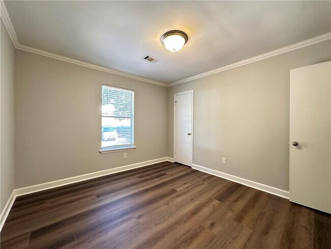 Building Photo - 2496 Landington Way NW