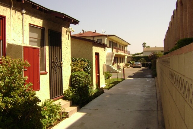 Driveway - 2028 Delaware Ave