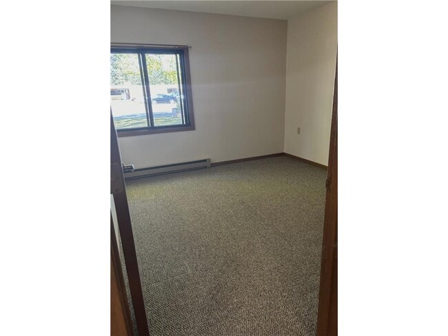 Building Photo - 305 N Clayborn Ave