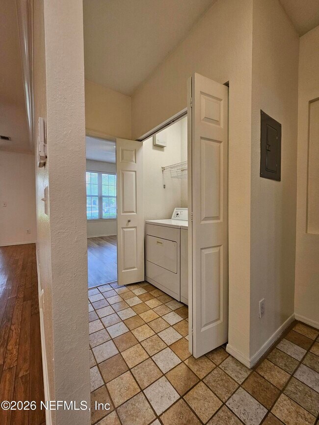 Building Photo - 13810 Sutton Park Dr N