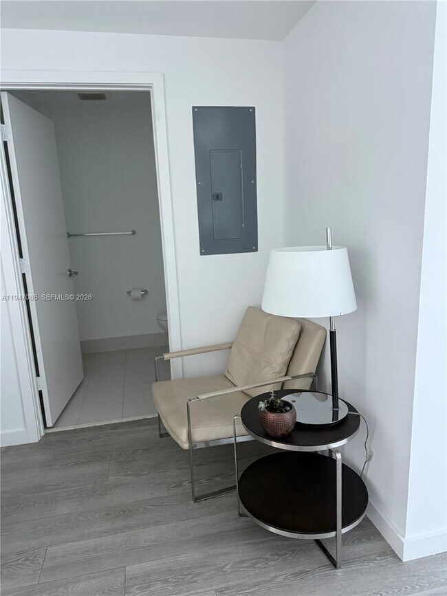 Building Photo - 501 NE 31st St