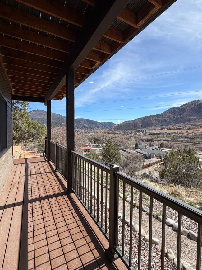 Building Photo - 1 Bedroom 1 Bath West Glenwood Apartment for Rent