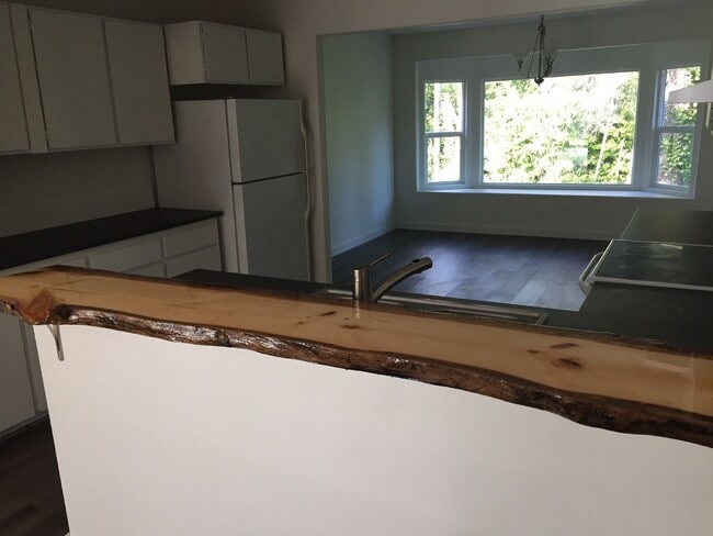Building Photo - 2074