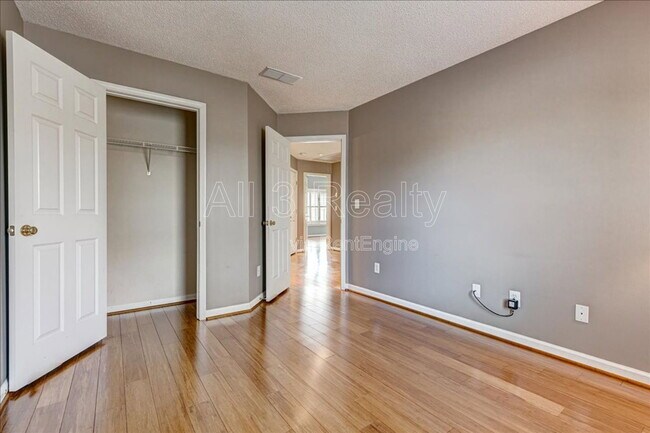 Building Photo - 2540 Alvecot Cir SE