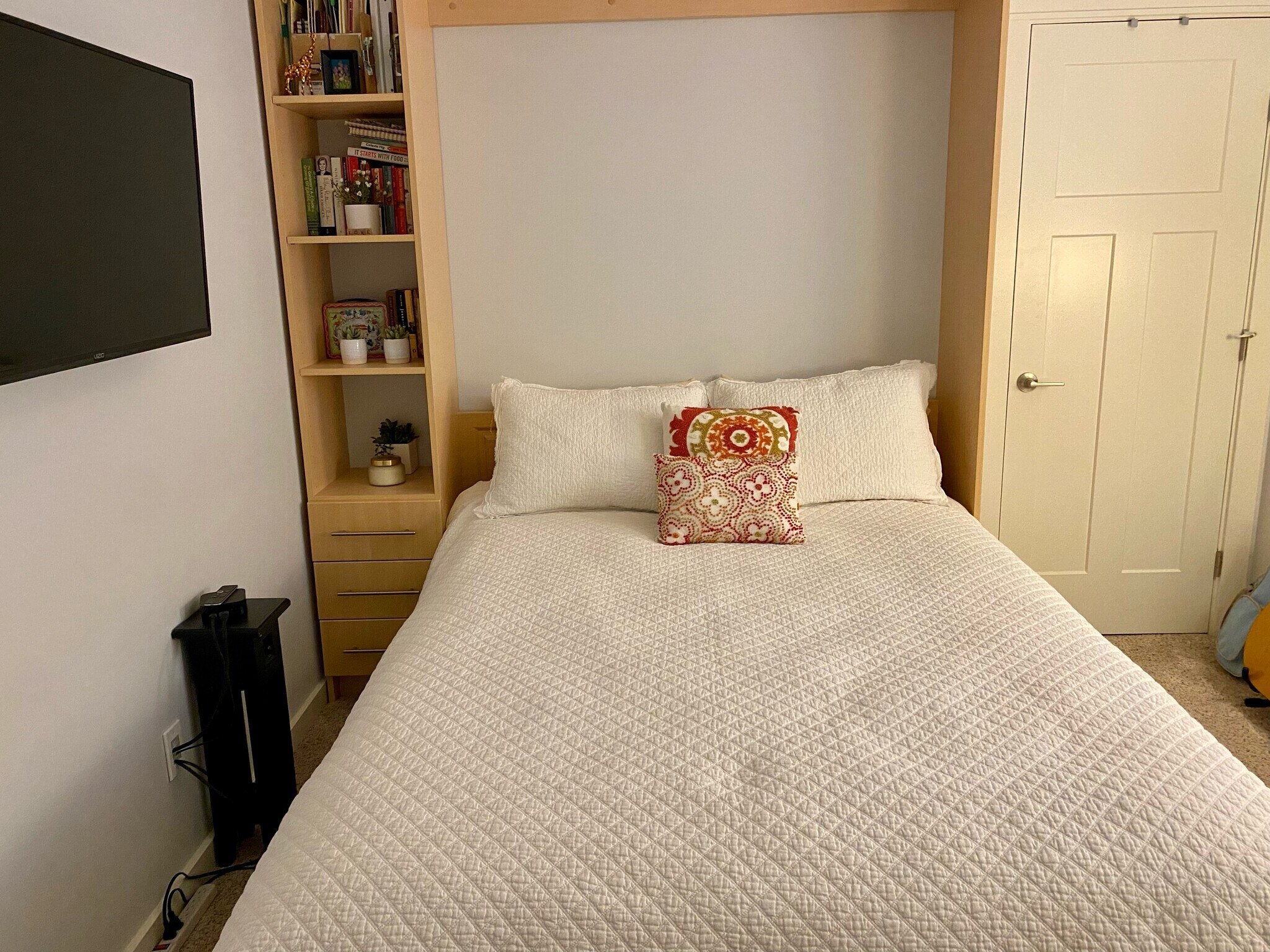 murphy bed - 151 Starbuck Cir