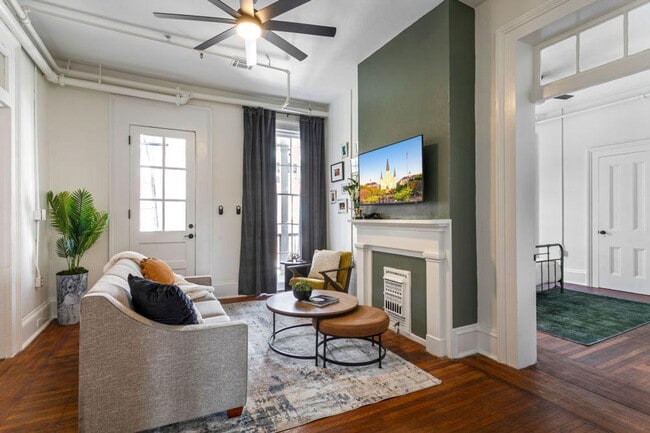 Building Photo - 715 St Charles Ave