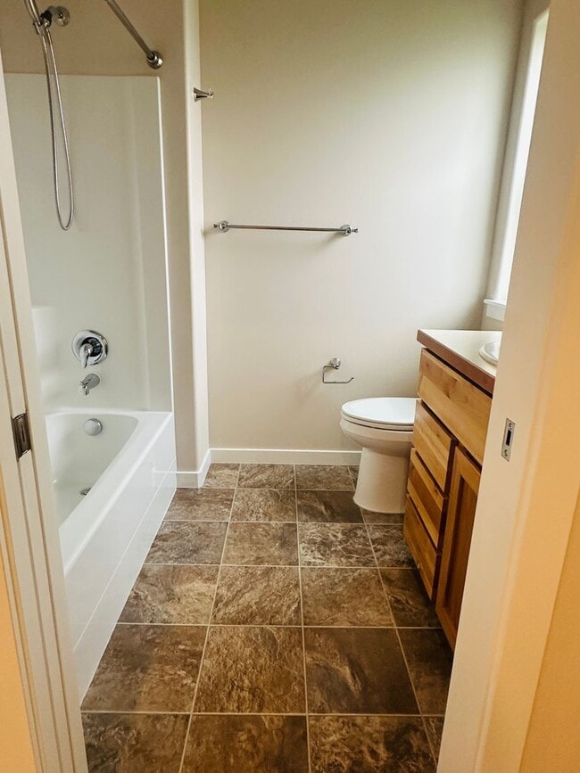 Building Photo - Spacious Duplex in Badger Mountain South