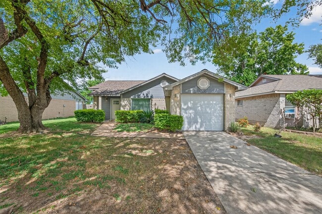 Building Photo - 10106 Shadow Pine Dr