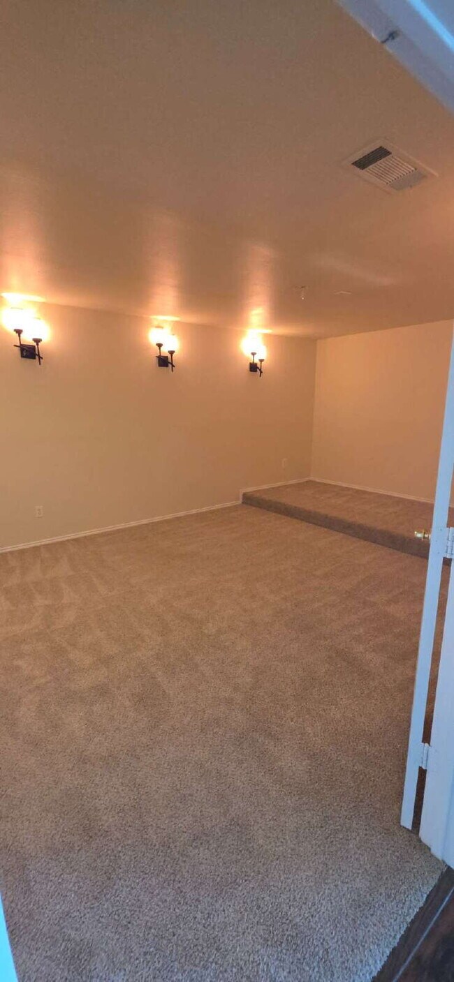 Building Photo - Expansive Mansfield Home with 5 Bedrooms, ...