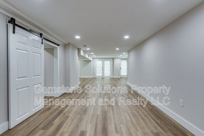 Building Photo - 1017 Jasperson Dr
