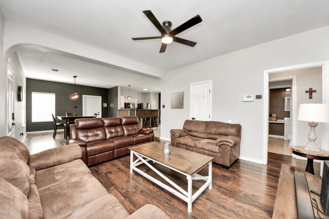 Building Photo - 1603 Dove Run
