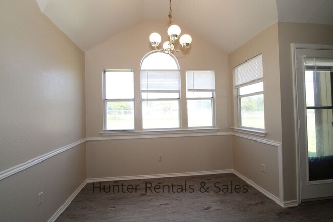 Building Photo - Rent Me!