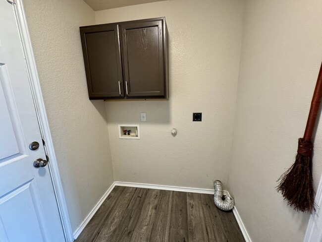 Building Photo - 8755 Sunview Park