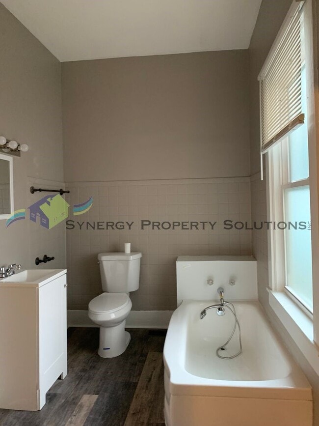 Building Photo - Galion Home