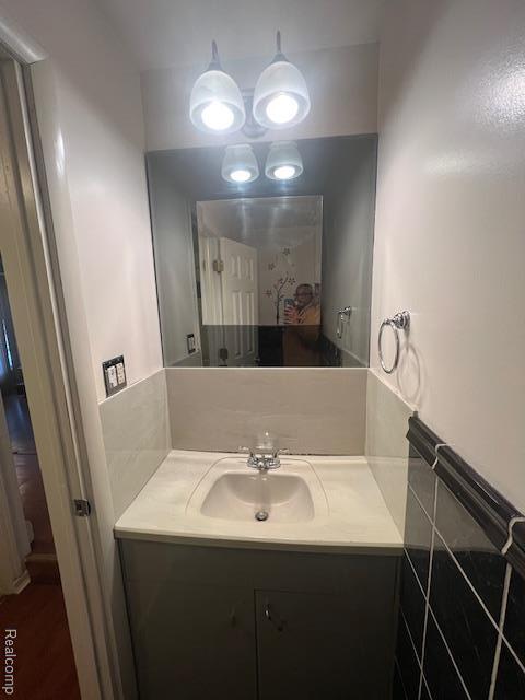 Building Photo - 9118 Riverdale Ave