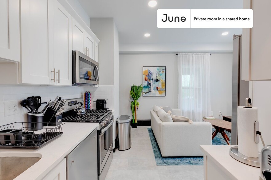 Building Photo - Room in Shared 3 bed/1 bath home in South Boston