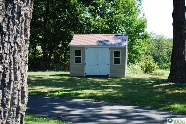 Building Photo - 9740 Dietrich Rd
