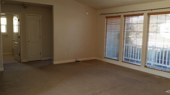 Building Photo - Boise, 3Bd/2Bth/2Car, 1332 Sqft,