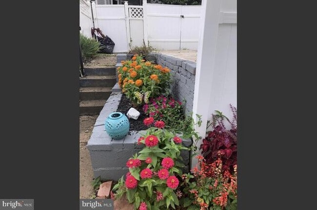 Building Photo - 337 Kentucky Ave SE