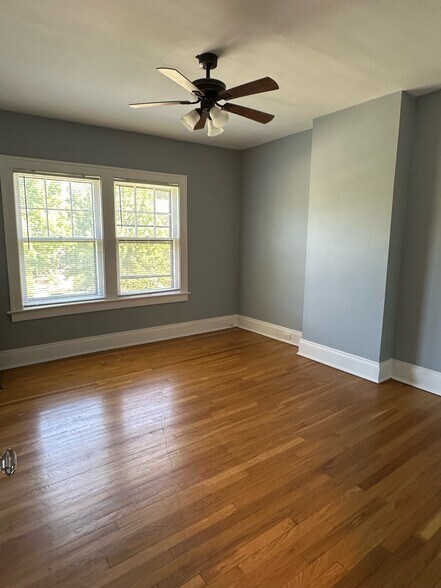 Building Photo - 2433 Woodmere Dr