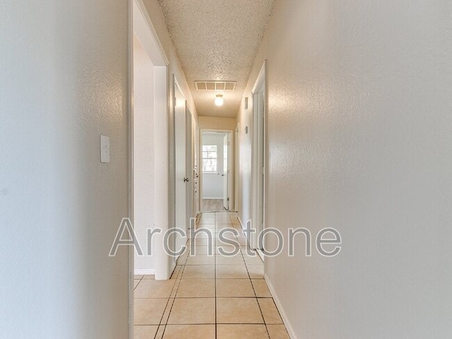 Building Photo - 8814 NE 13th St