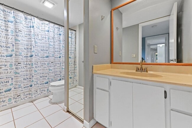 Building Photo - 619 6th Way