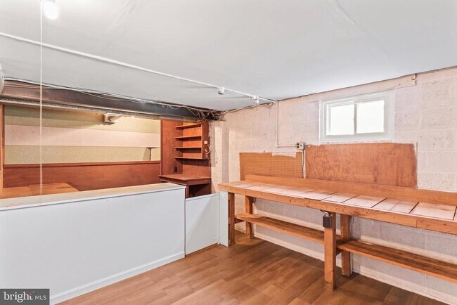 Building Photo - 2521 Fairhill Dr