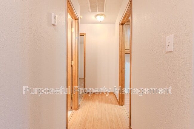 Building Photo - 607 Bob White Dr