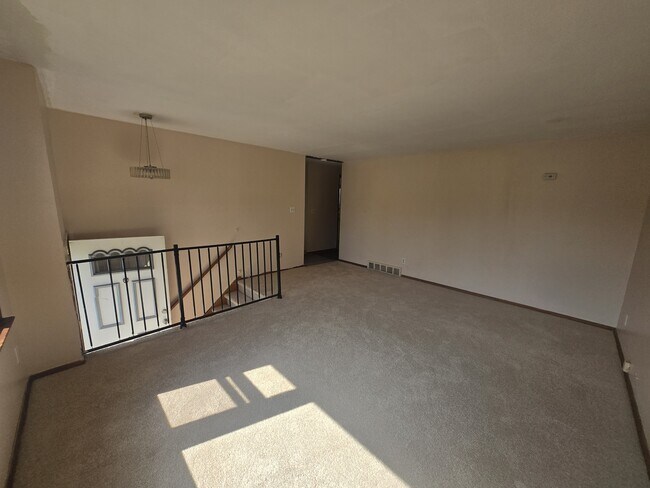 Building Photo - 92 Guilford St