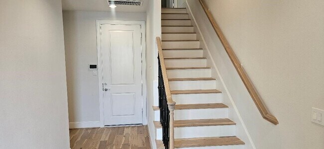 Building Photo - 712 Cage St