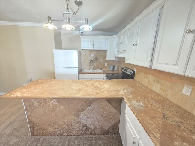 Building Photo - 801 Queenswood St