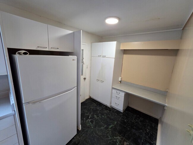 Building Photo - Charming 3 Bedroom 2 Bath Single Family Home in Manoa Valley