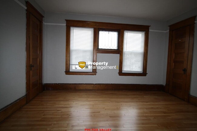 Building Photo - Character Home Oshkosh