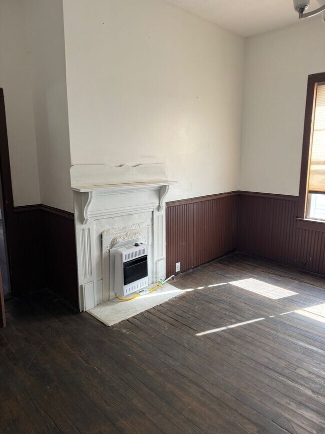 Building Photo - 3 bd 1 ba dowtown town Gadsden