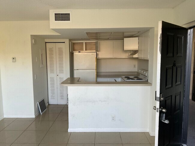 Building Photo - 708 Executive Center Dr
