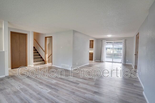 Building Photo - 3703 E Pine Hill Dr
