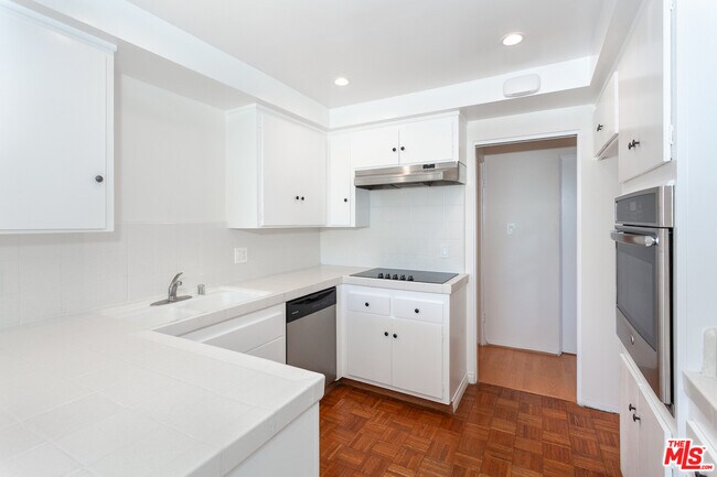Building Photo - 5700 Ravenspur Dr